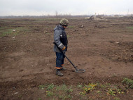 Итог одного дня: украинские саперы показали найденные в луганской земле боеприпасы (фото)