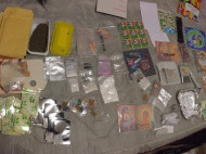 СБУ задержала наркоторговцев, получавших LSD в посылках из Америки