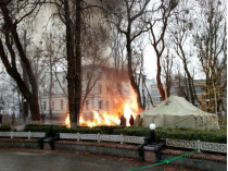 В палаточном городе сторонников Саакашвили под Радой произошел пожар (фото)