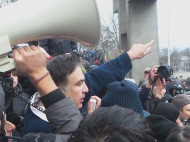 Сторонники Саакашвили отбили своего лидера у полиции (видео)