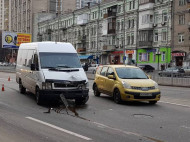 В Киеве пожилой мужчина спровоцировал тройное ДТП (фото)