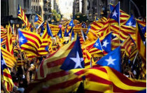 Демонстрация с каталонскими флагами