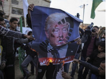 Палестинцы сжигают портрет Трампа 