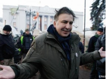Возле изолятора СБУ, где находится Саакашвили, дежурят несколько десятков активистов 