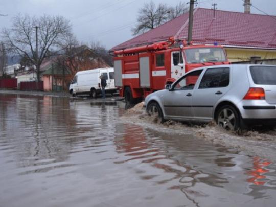 На Закарпатье подтоплены сотни домов и дороги