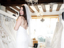 Пола Уильямсон в свадебном платье
