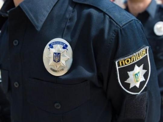 На Харьковщине мужчина обстрелял полицейский автомобиль, после чего покончил с собой