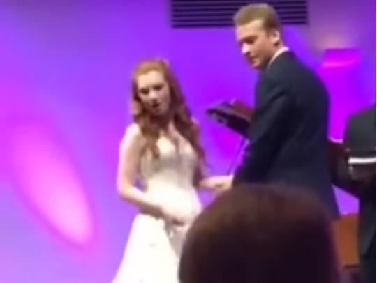«Я был на свадьбе и разбил себе лицо»: американец упал во время церемонии (видео) 