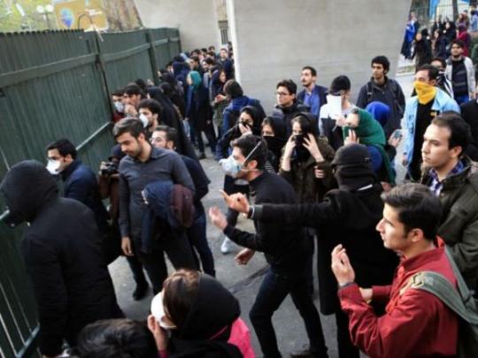 Демонстранты в Тегеране