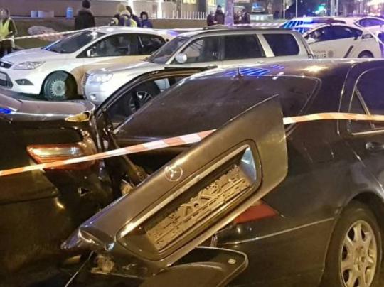 В Киеве водитель на «Мерседесе» протаранил пять автомобилей 