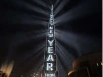 Надпись «С Новым годом!» на небоскребе «Бурдж-Халифа»