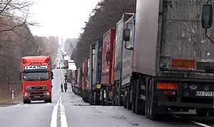 В рамках запланированной на сегодня акции протеста польские водители собираются заблокировать все подъезды к границе с украиной и варшаве