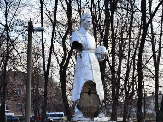 В Кировоградской области вандалы повредили памятник участникам Второй мировой войны