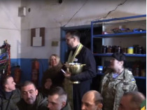 Появилось видео, как украинские бойцы празднуют Рождество в зоне АТО