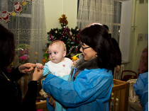 Генконсул КНР в Украине передала подарки одесскому дому ребенка и центру милосердия (фото)