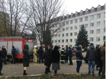 Два человека ранены при взрыве гранаты в помещении фискальной службы в Черновцах 