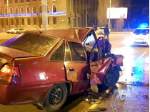 Возле академии МВД нетрезвый водитель уничтожил машину