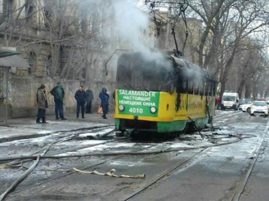 В Одессе загорелся трамвай, есть пострадавшие (фото)