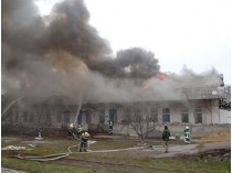 В Одессе горели склады железнодорожной станции, есть погибший (фото, видео)