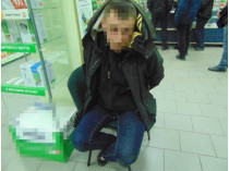 В Киеве вор похитил ящик с пожертвованиями для ребенка (фото)