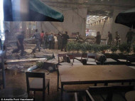 В Индонезии в здании фондовой биржи обрушился этаж (фото)