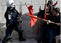 Стычки с полицией в Афинаэх