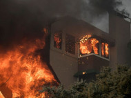 В Атланте родители выбрасывали детей из окон горящего дома (видео)