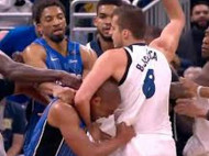 Драка в НБА: защитник "Орландо" с кулаками набросился на форварда "Миннесоты" (видео)