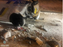 Во Львове легковушка врезалась в патрульную Toyota Prius и скрылась