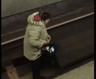 Инцидент в киевском метро: женщину столкнули на рельсы (видео)