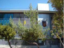 В Афинах посольство Украины пытались забросать коктейлями Молотова