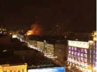 В центре Киева горит здание (фото, видео)