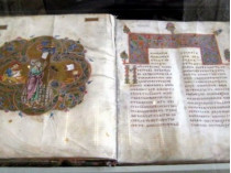 Французы разрешили напечатать Реймсское Евангелие из исчезнувшей библиотеки Ярослава Мудрого