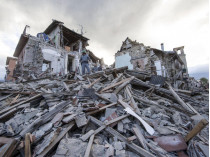 Развалины после землетрясения