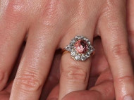 Бывший официант подарил своей невесте-принцессе кольцо вдвое дороже преподнесенного принцем Гарри Меган Маркл (фото)