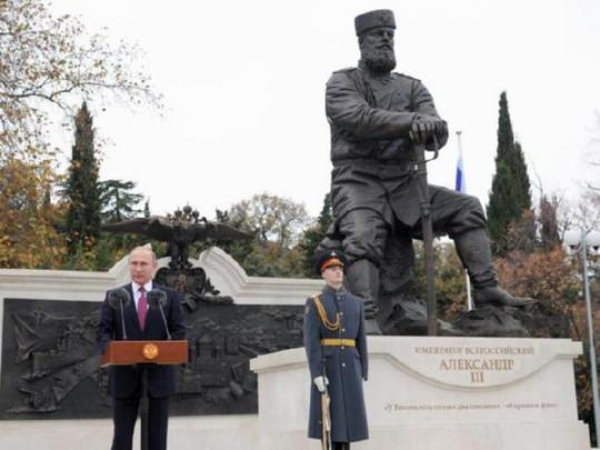 Владимир Путин на церемонии открытия памятника Александру III