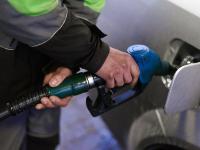 Каким должен быть курс гривни, чтобы вернулись прошлогодние цены на бензин