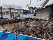 В Харькове под землю ушло здание (фото)
