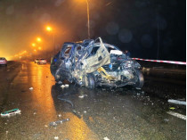 В Киеве в масштабном ДТП погибли два человека, разбито пять авто (фото)