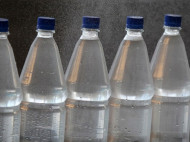 Британские ученые заявили, что пластиковые бутылки могут привести к раку и бесплодию 