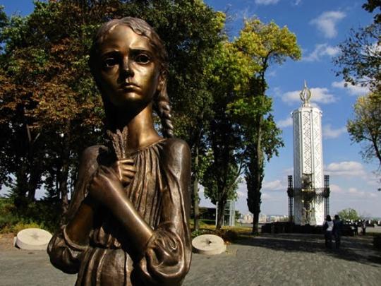 Мемориал жертвам Голодомора в Киеве