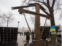 Поошенко почтил память Героев Небесной Сотни