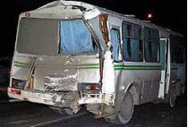 От удара налетевшего сзади грузовика автобус с 25 пассажирами отбросило вперед на сорок метров!