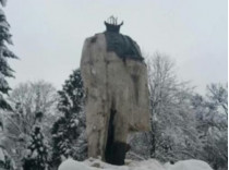 На Львовщине вандалы отбили голову памятнику Шевченко
