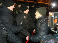 Под Администрацией президента митингуют около 200 сторонников Саакашвили, — СМИ