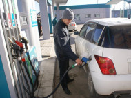 До конца февраля бензин на заправках может существенно подешеветь, — эксперт