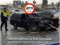 Смертельное ДТП в Киеве: от удара водителя Skoda выбросило из салона авто (фото)