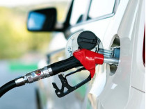 Эксперты объяснили, почему снижаются цены на топливо на отечественных заправках 