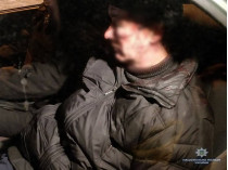 Полицейских, в которых под Киевом пьяный атошник стрелял и бросил гранату, спас бетонный столб (фото)