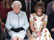 91-летняя королева Великобритании впервые в жизни посетила Неделю моды в Лондоне (фото)